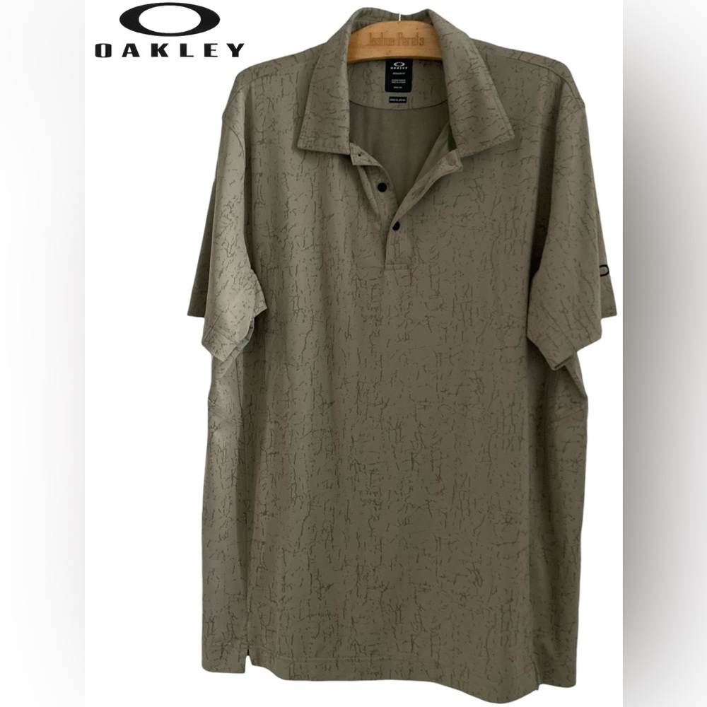 🩵OAKLEY Men's Olive-Tone Short Sleeve Polo with Subtle Crackle Print